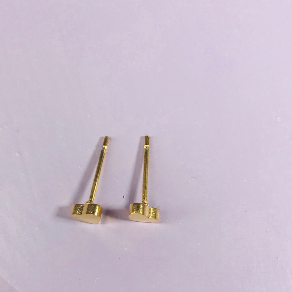 🆑 Gold Heart Studs - Picture 3 of 4
